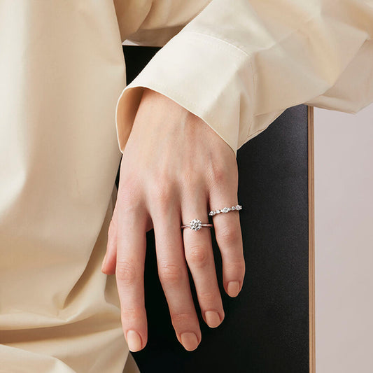 HEARTS ON FIRE "BEZEL REGAL" DIAMOND BAND