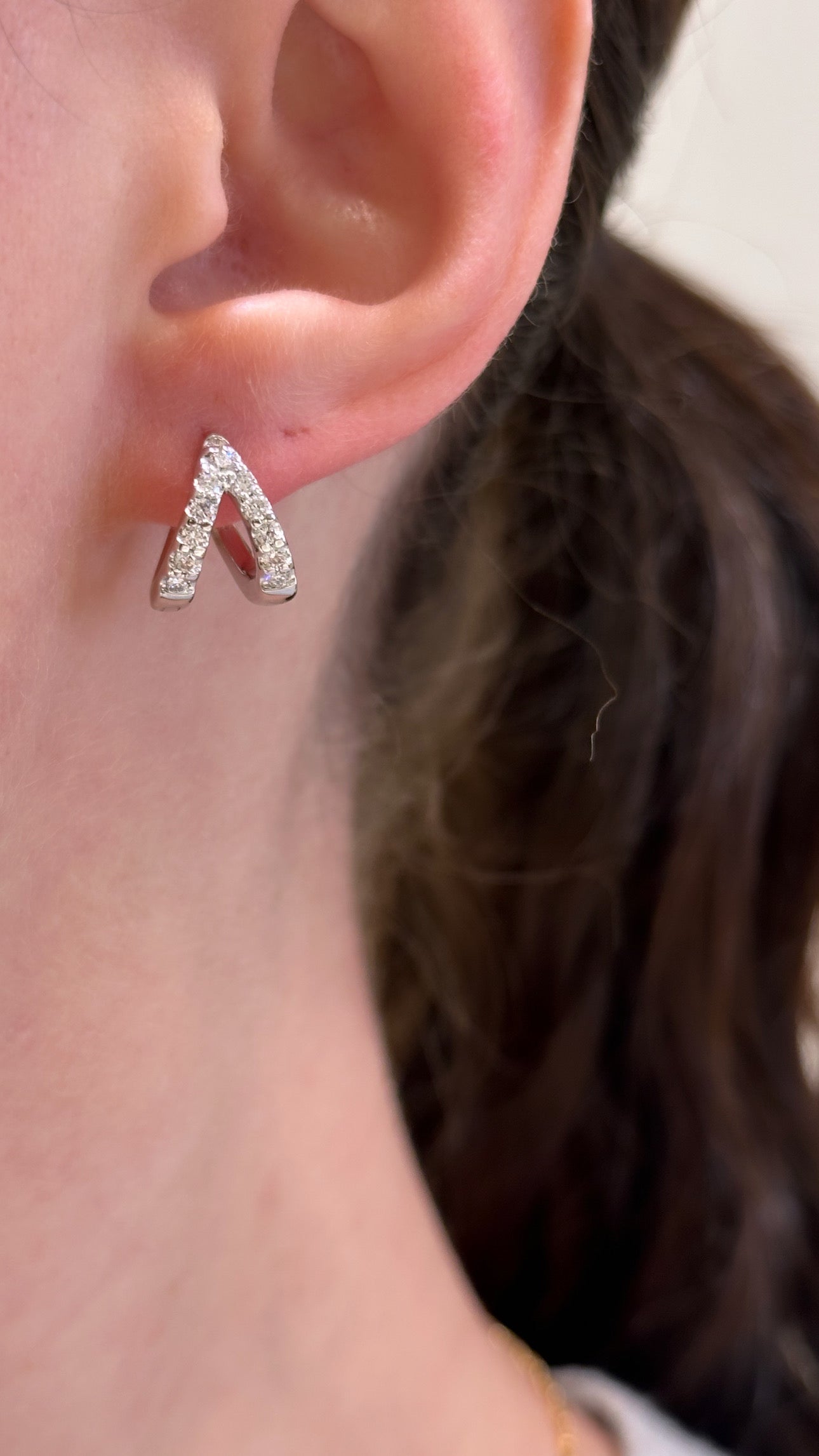 18K WHITE GOLD DIAMOND SPLIT HUGGIE HOOPS