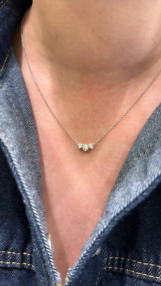 18K WHITE GOLD THREE-STONE DIAMOND NECKLACE