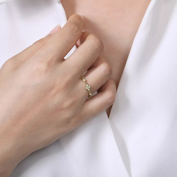 GABRIEL & CO 14K YELLOW GOLD BEZEL SET CLOVER MOTIF DIAMOND STACKABLE RING