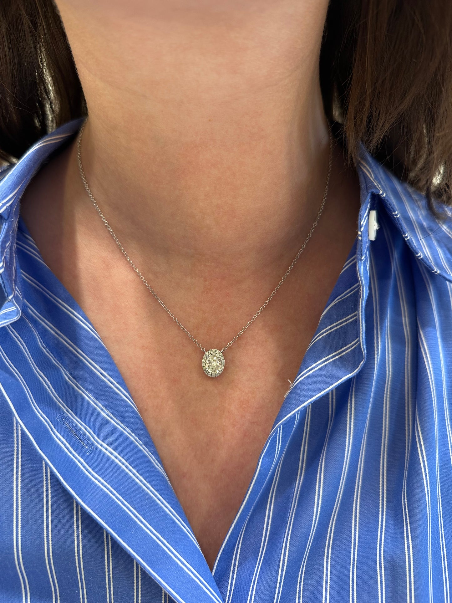 14K WHITE GOLD DIAMOND OVAL MIRACLE TOP HALO NECKLACE