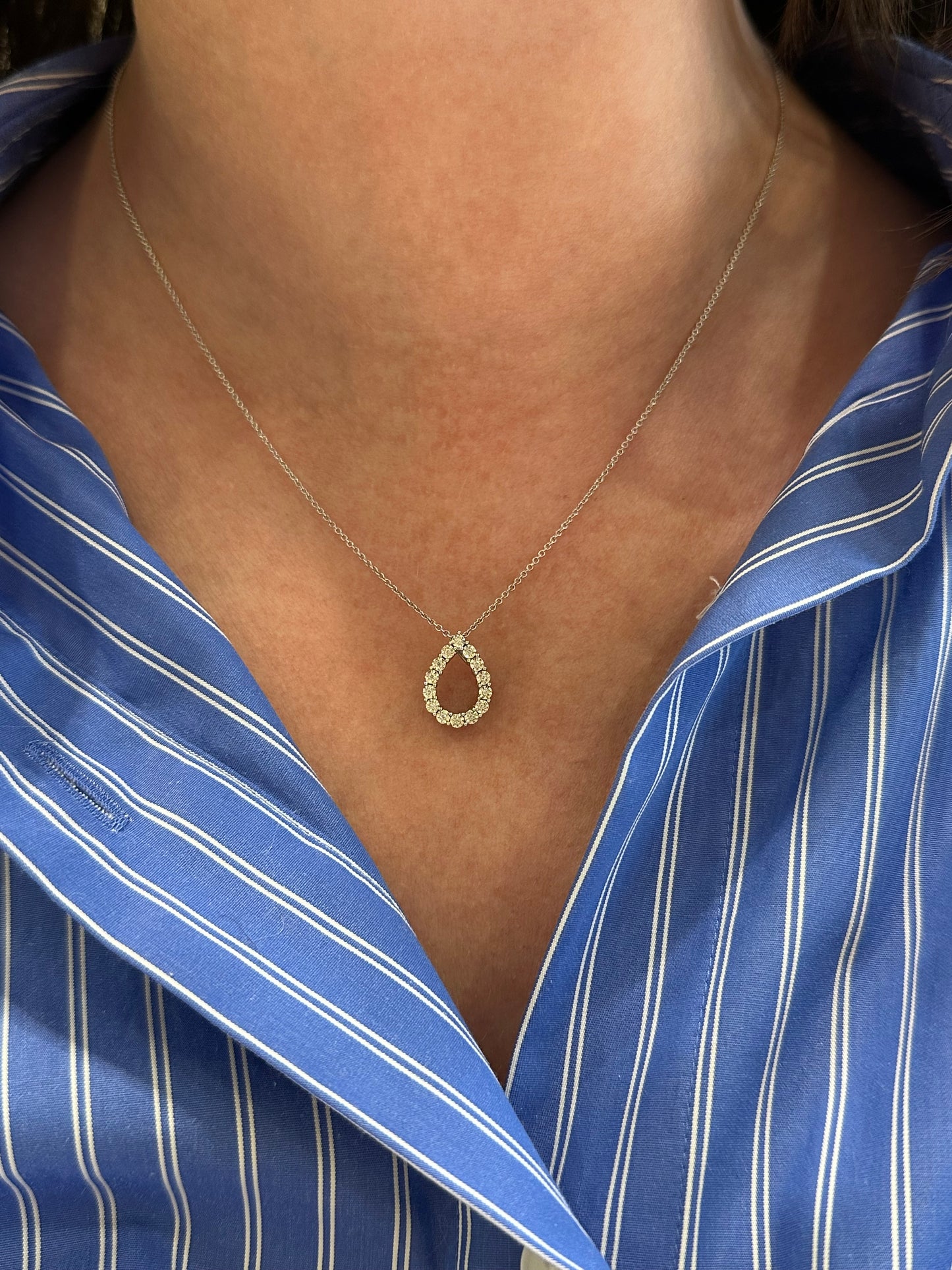 18K WHITE GOLD DIAMOND TEAR DROP PENDANT