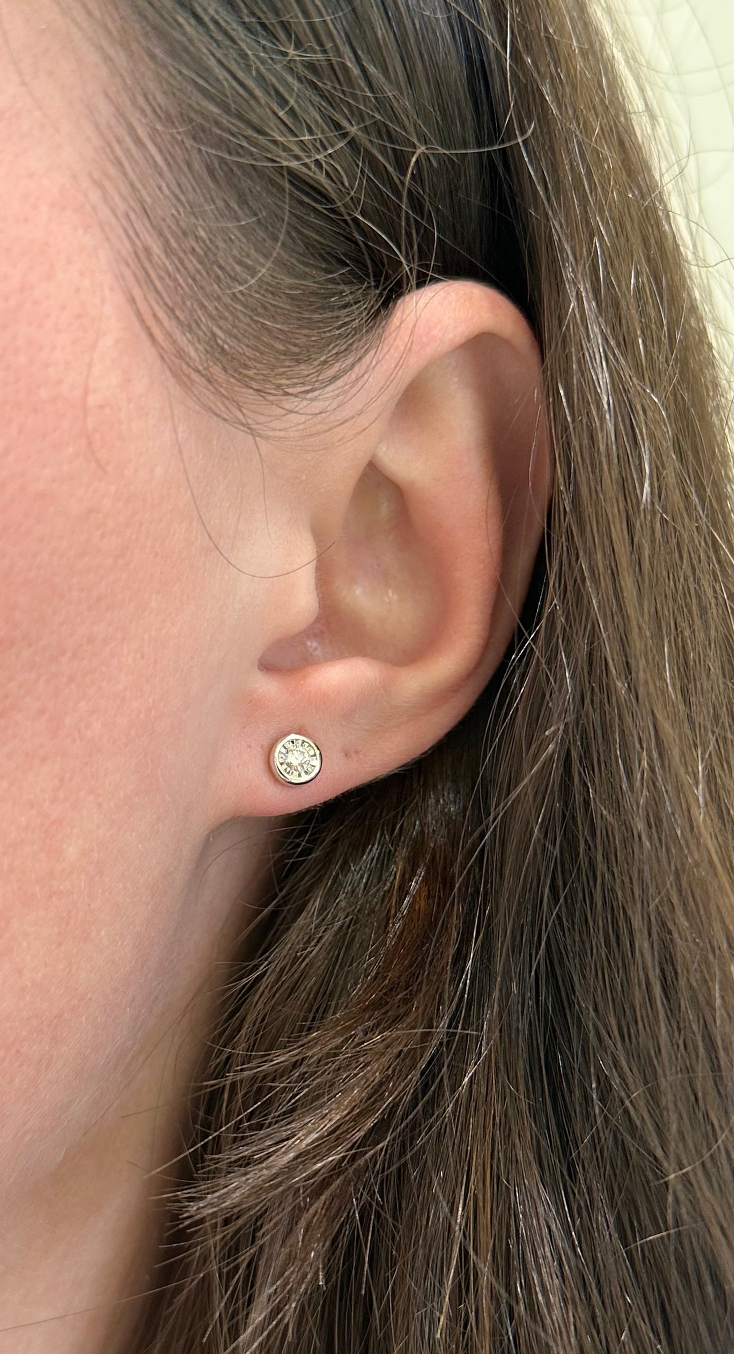 14K WHITE GOLD DIAMOND MIRACLE TOP BEZEL SET STUD EARRINGS