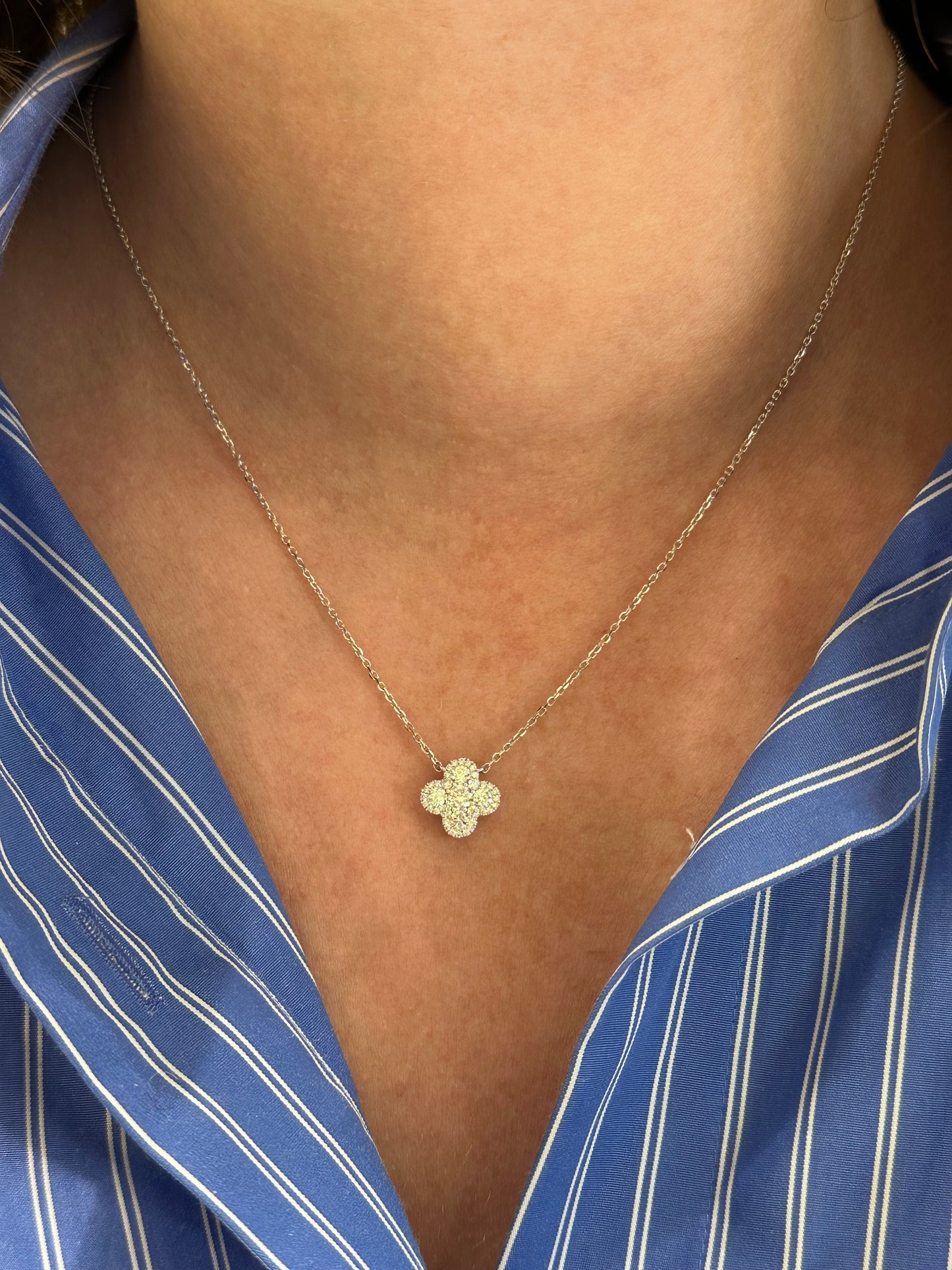 14K WHITE GOLD DIAMOND FLORAL PENDANT