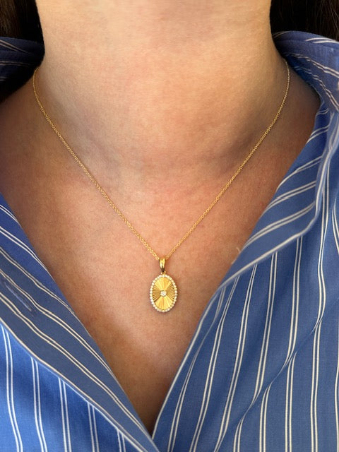 18KY FLUTED OVAL PENDANT