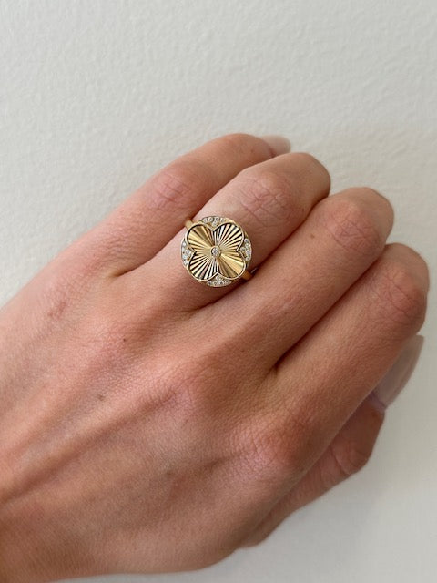 18K YELLOW GOLD FLUTED CLOVER RING