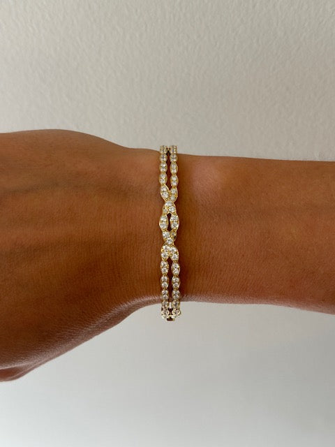 HEARTS ON FIRE 18K YELLOW GOLD LORELEI FLORAL DIAMOND DOUBLE TWIST MEDIUM BANGLE