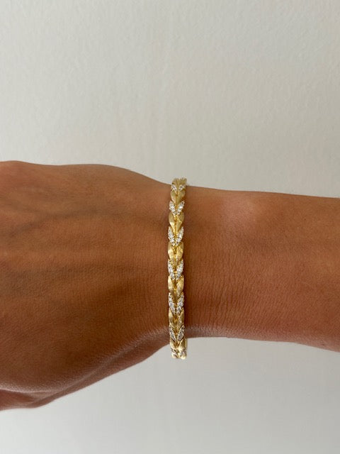 18K YELLOW GOLD DIAMOND BANGLE