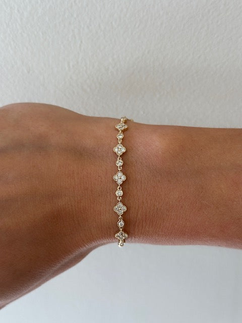 14K YELLOW GOLD CLOVER SHAPE BRACELET