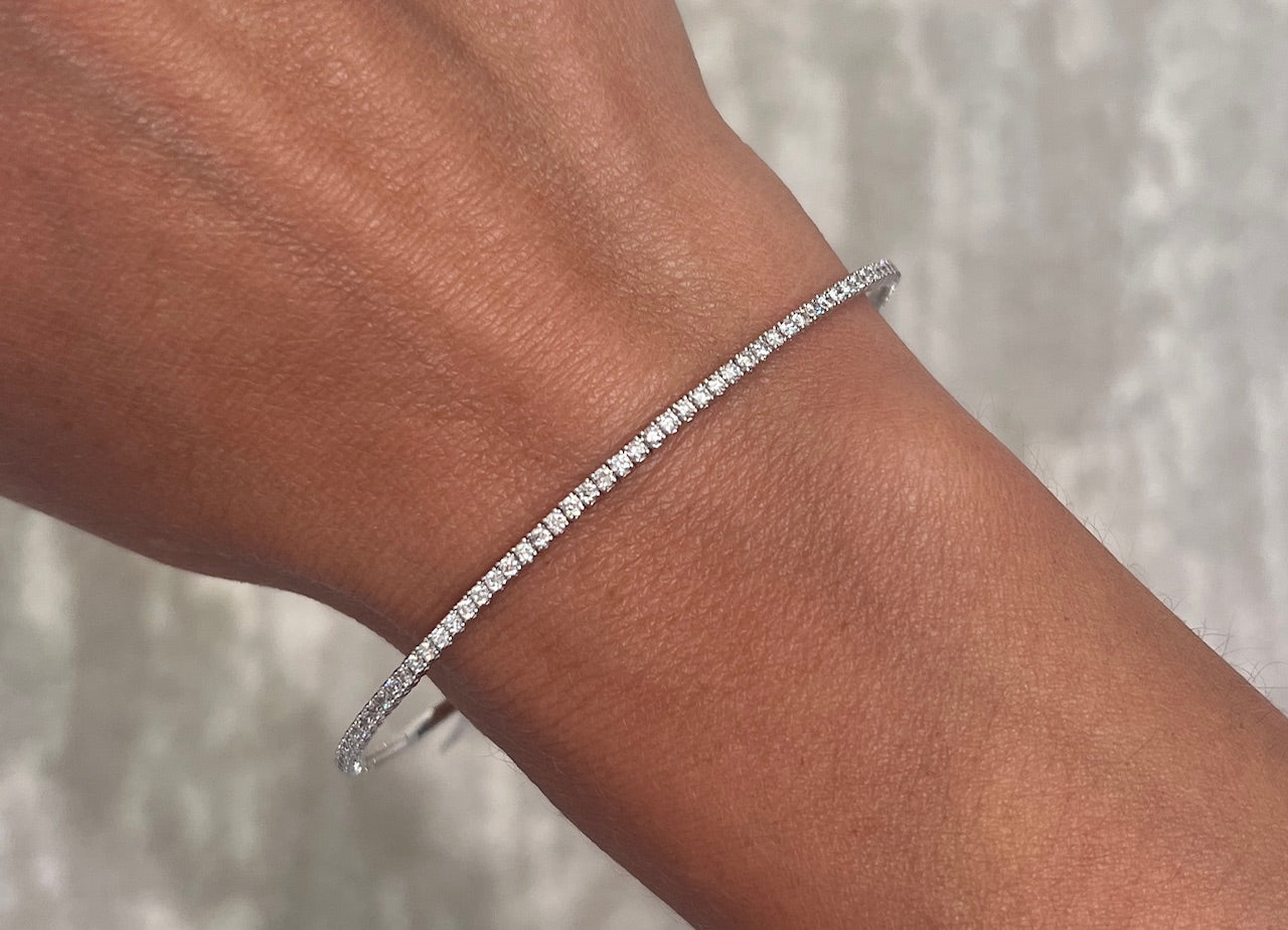 14K WHITE GOLD DIAMOND BANGLE BRACELET