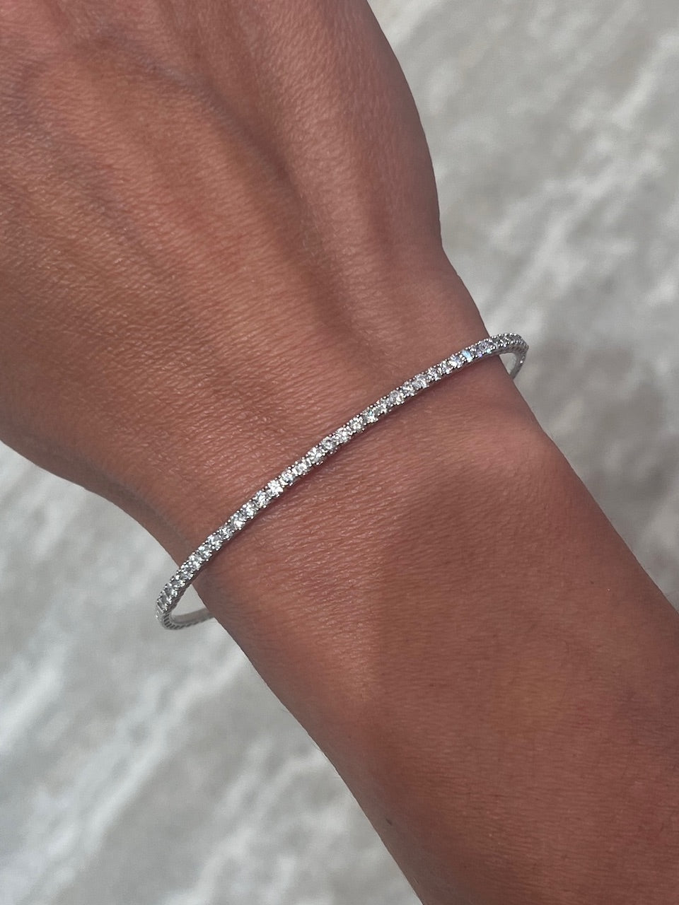 14K WHITE GOLD DIAMOND BANGLE BRACELET