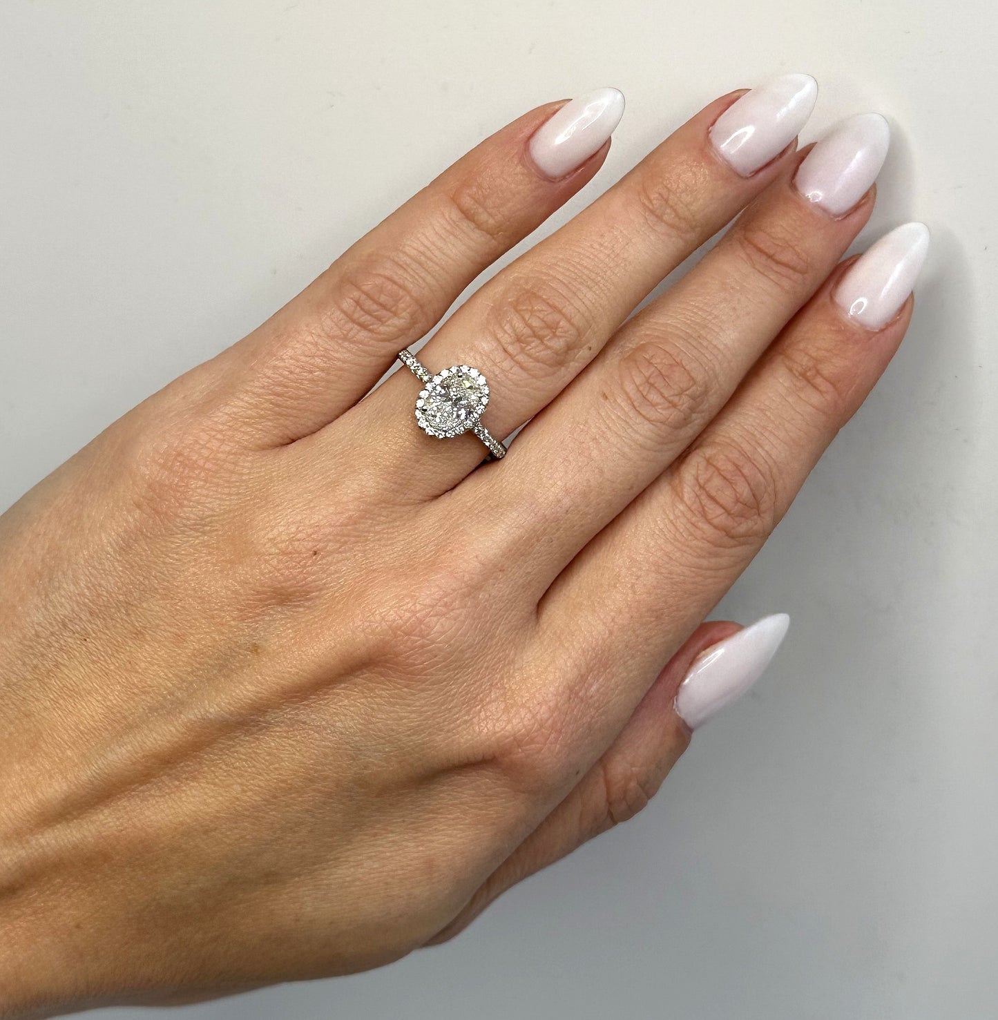 GIA 1.00CT OVAL BRILLIANT NATURAL EARTH MINED DIAMOND ENGAGEMENT RING