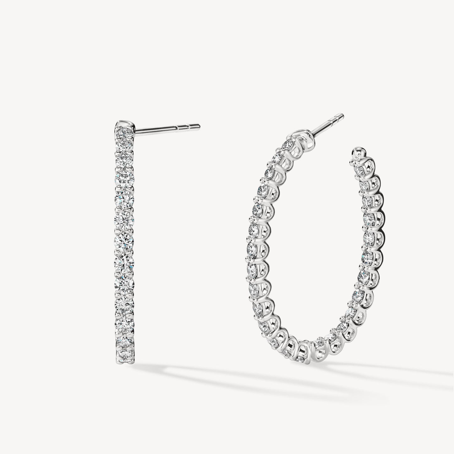 HEARTS ON FIRE SIGNATURE OVAL HOOP - MEDIUM