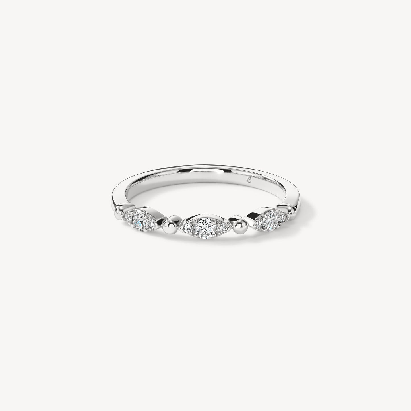 HEARTS ON FIRE "BEADED REGAL" WHITE GOLD DIAMOND BAND